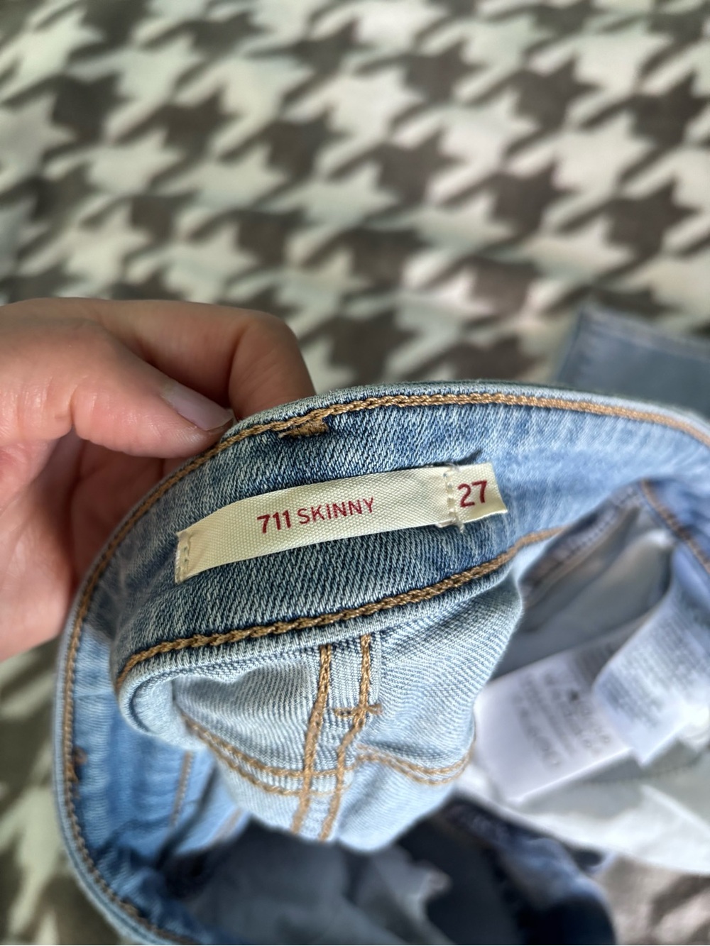 Levi's Light Blue Skinny Jeans with Knee Distress - Picture 3 of 3